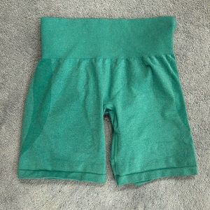NVGTN seamless contour shorts